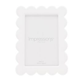 Impressions Acrylic and Epoxy Photo Frame Flower Shaped Edge - White 4" x 6"