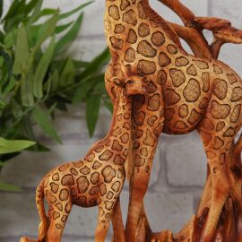 Naturecraft Wood Effect Resin Figurine - Giraffe Family