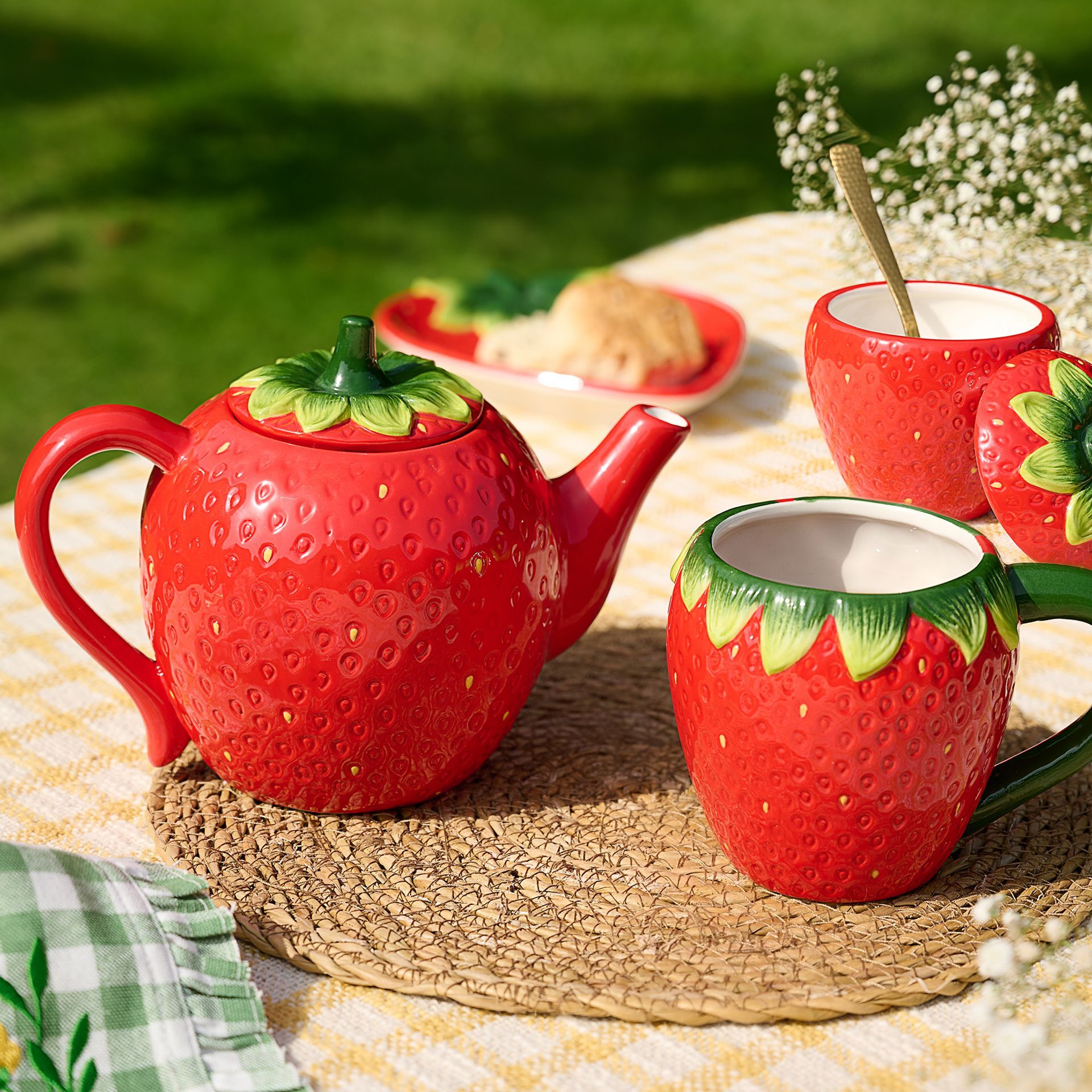 The Cottage Garden Teapot - Strawberry | Widdop and Co.