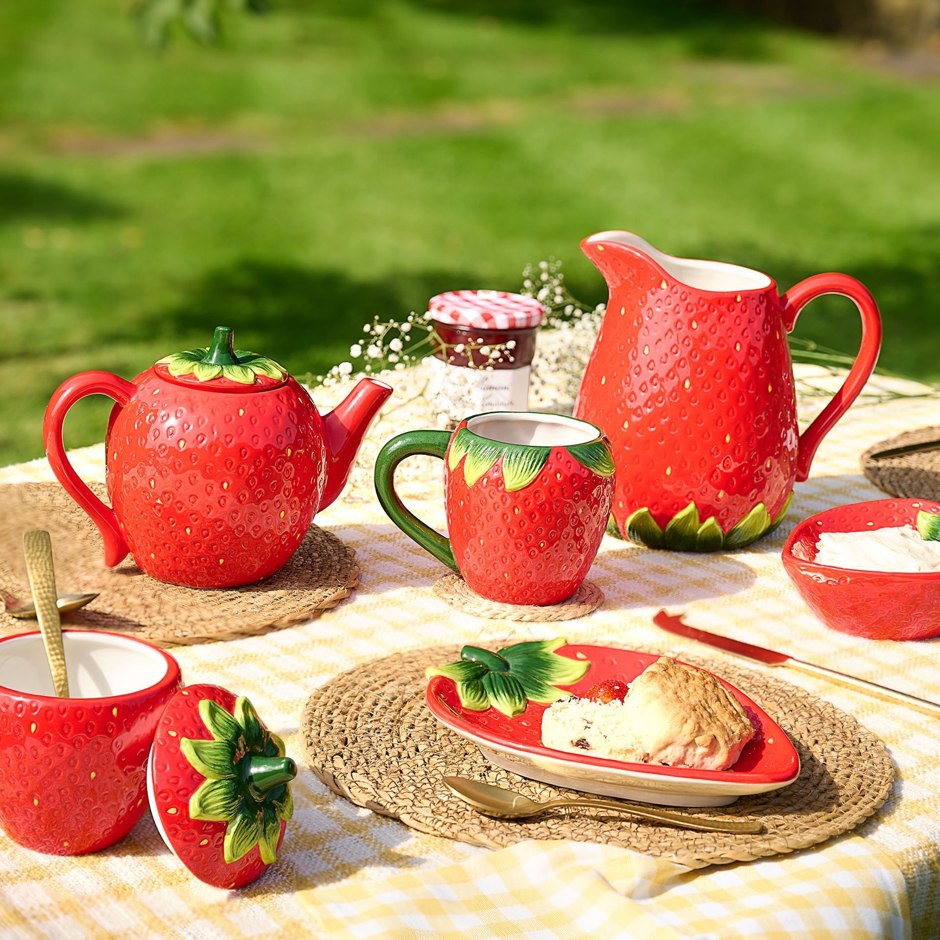 The Cottage Garden Teapot - Strawberry | Widdop and Co.