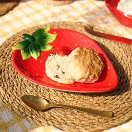 The Cottage Garden Plate - Strawberry