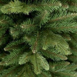 Classic Spruce Christmas Tree - 7'